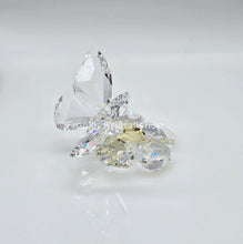 Lade das Bild in den Galerie-Viewer, SWAROVSKI Schmetterling auf Blume 840190
