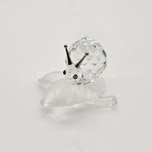 Lade das Bild in den Galerie-Viewer, SWAROVSKI Schnecke auf Blatt Weinblatt 196501
