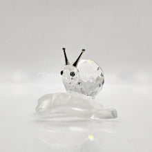 Lade das Bild in den Galerie-Viewer, SWAROVSKI Schnecke auf Blatt Weinblatt 196501
