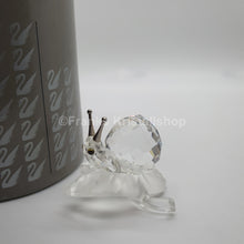 Lade das Bild in den Galerie-Viewer, SWAROVSKI Schnecke auf Blatt Weinblatt 196501
