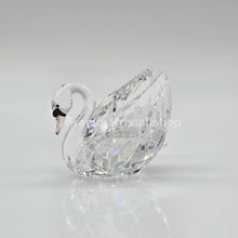 Lade das Bild in den Galerie-Viewer, SWAROVSKI Schwan mittel Gefiederte Schönheiten 5004724
