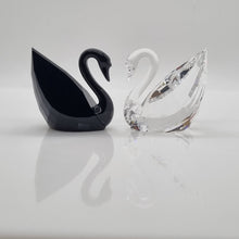 Lade das Bild in den Galerie-Viewer, SWAROVSKI Soulmates Schwäne, Crystal und Jet 5075864 oU
