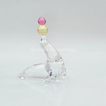 Lade das Bild in den Galerie-Viewer, SWAROVSKI Seehund mit Bällen jonglierend 622526
