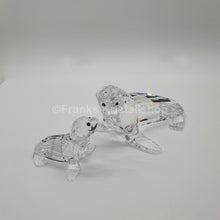 Lade das Bild in den Galerie-Viewer, SWAROVSKI Seelöwen Mutter mit Baby 5275796
