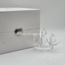 Lade das Bild in den Galerie-Viewer, SWAROVSKI Segelboot Santa Maria 162882 oU
