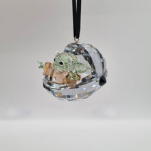 Lade das Bild in den Galerie-Viewer, SWAROVSKI Star Wars The Mandalorian Grogu Ornament 5652545
