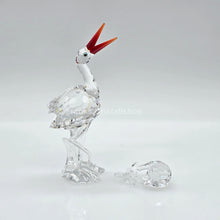 Lade das Bild in den Galerie-Viewer, SWAROVSKI Storch Mit Baby 659401
