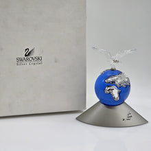 Lade das Bild in den Galerie-Viewer, SWAROVSKI Taube auf Weltkugel UNICEF 2000 Millenium Planet 238985
