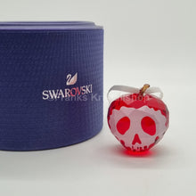 Lade das Bild in den Galerie-Viewer, SWAROVSKI Disney Vergifteter Apfel Schneewittchen 5428576
