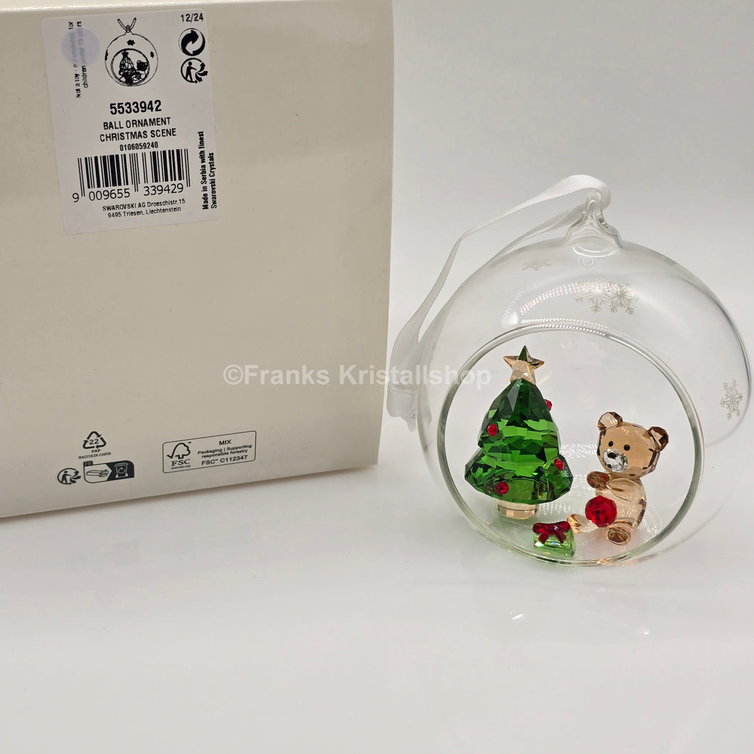 SWAROVSKI Weihnachtskugel Weihnachtsszene Teddybär 5533942