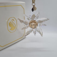 Lade das Bild in den Galerie-Viewer, SWAROVSKI Weihnachtsstern 2023 SCS Edelweiss 5651063
