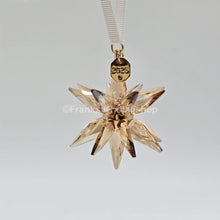 Lade das Bild in den Galerie-Viewer, SWAROVSKI Weihnachtsstern 2025 3D Gold Festive 5701505
