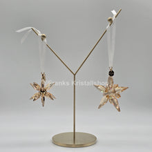 Lade das Bild in den Galerie-Viewer, Swarovski Weihnachtsstern 2025 Gold 2er Set 3D Festive Ornament 5701824

