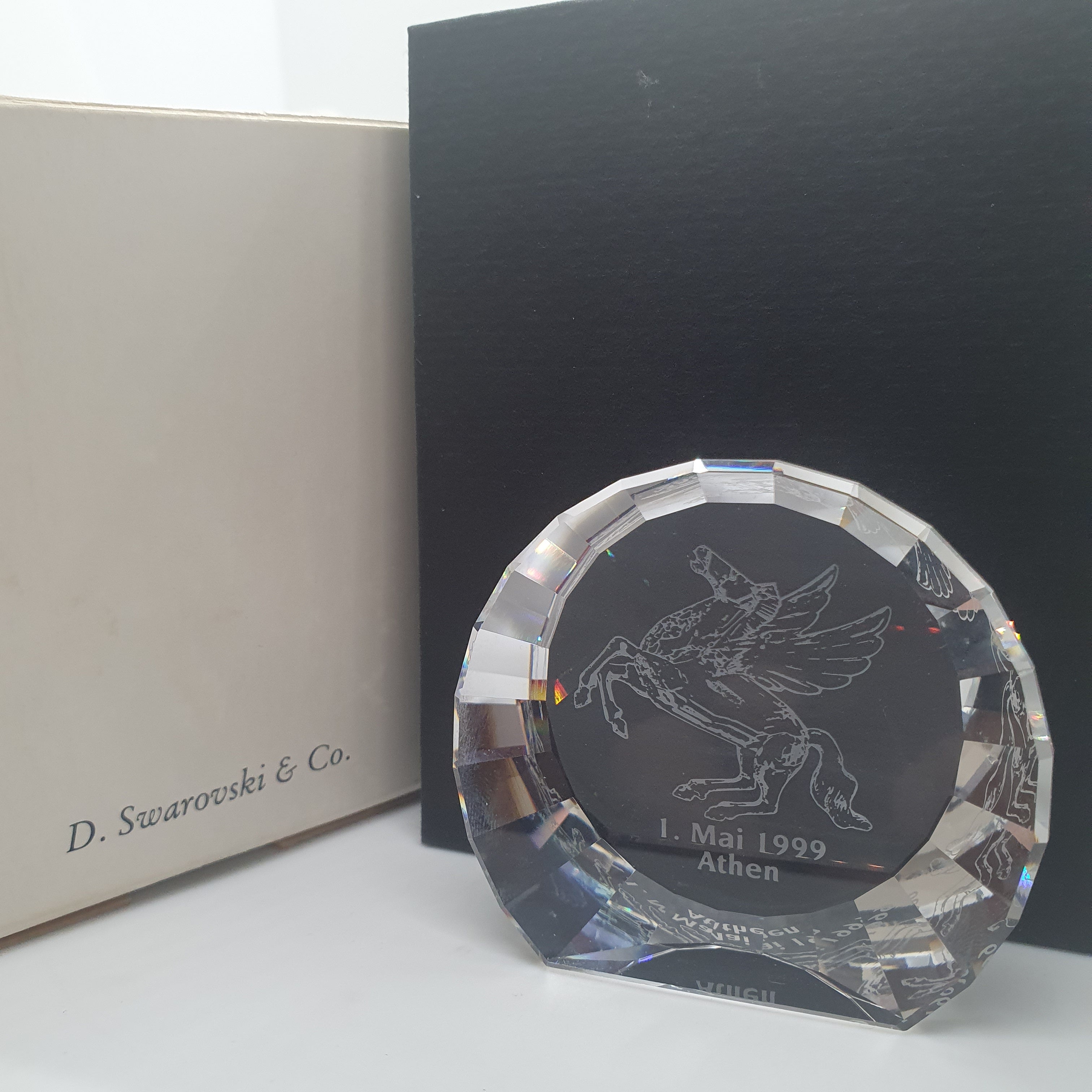 SWAROVSKI Briefbeschwerer Pegasus Disk 1. Mai 1999 Athen