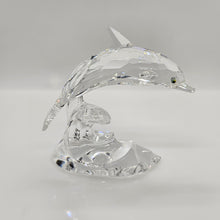 Lade das Bild in den Galerie-Viewer, SWAROVSKI Delfin auf Welle
