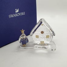 Lade das Bild in den Galerie-Viewer, SWAROVSKI Holiday Magic Teelicht Winterdorf 5596818
