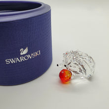 Lade das Bild in den Galerie-Viewer, SWAROVSKI Igel mit Apfel 5532203
