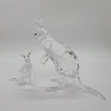 Lade das Bild in den Galerie-Viewer, SWAROVSKI Känguru Mutter mit Baby 5428563

