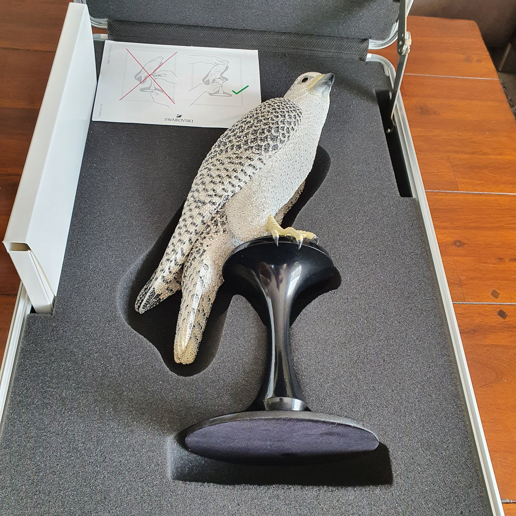 SWAROVSKI Myriad Falke Kedari klein