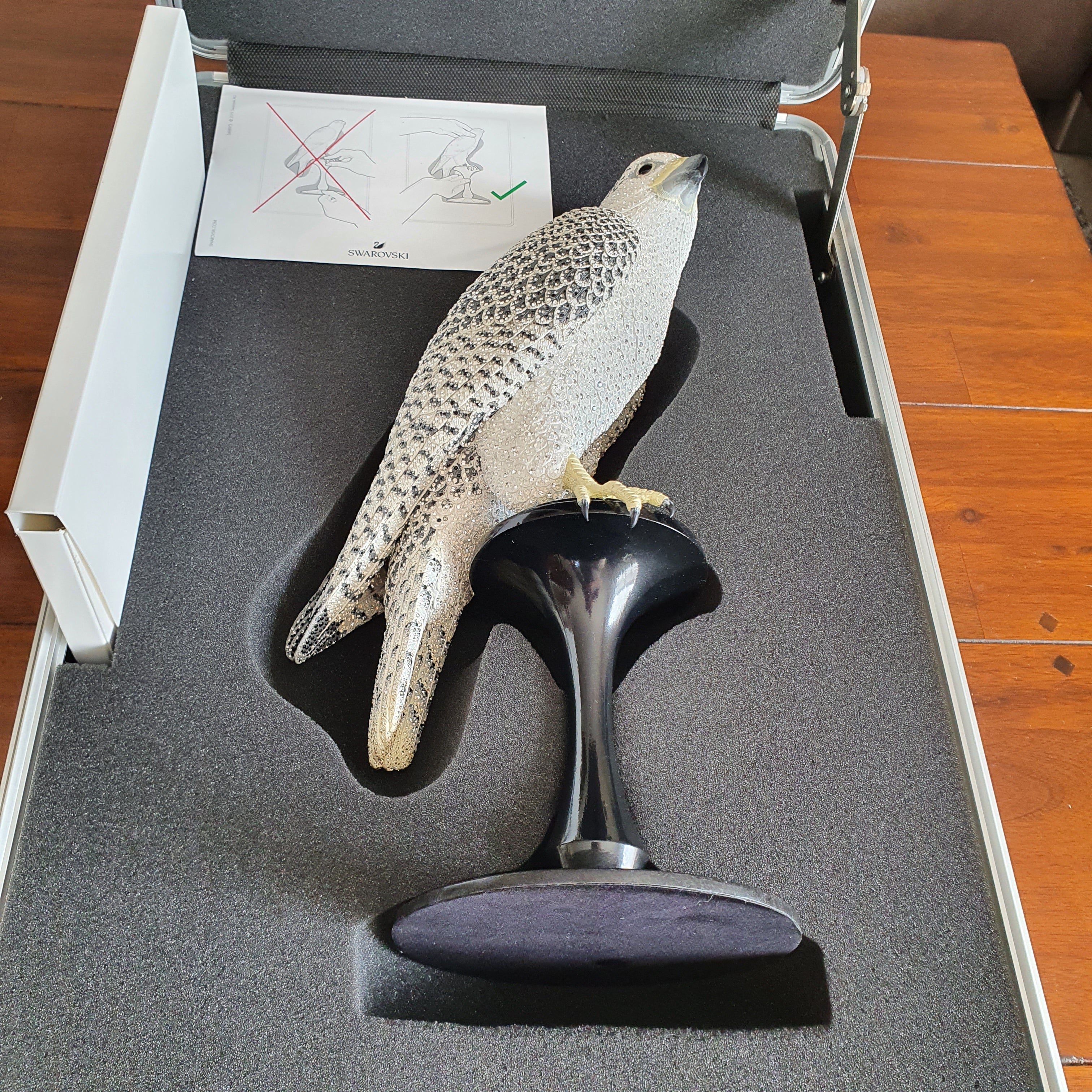 SWAROVSKI Myriad Falke Kedari klein