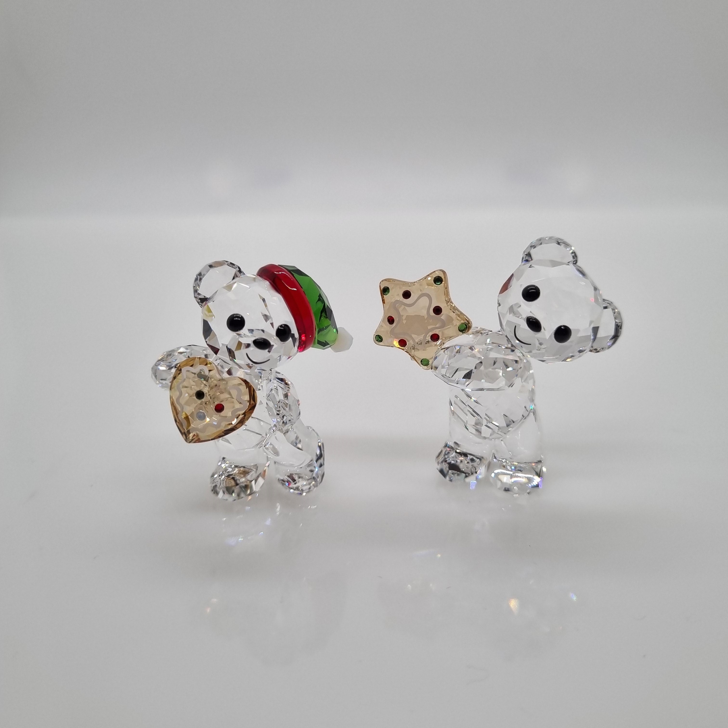SWAROVSKI Kris Bär Weihnachten 2022 mit Lebkuchen Herz und Stern 5627747