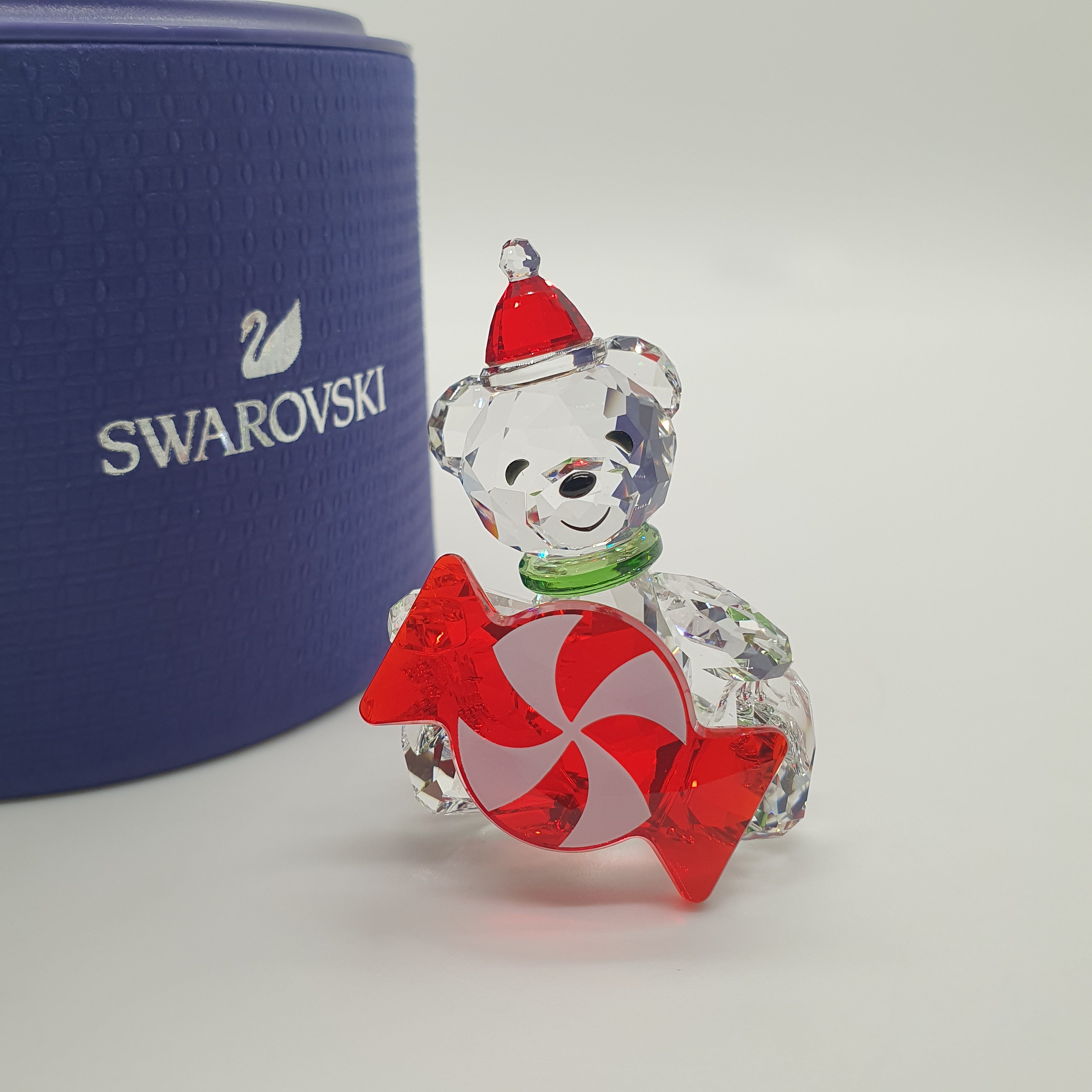 SWAROVSKI Kris Bär Weihnachten 2021 mit Bonbon 5597045