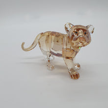 Lade das Bild in den Galerie-Viewer, SWAROVSKI SCS Junger Tiger 2010 stehend 1016677
