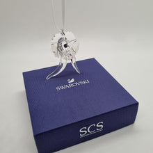 Lade das Bild in den Galerie-Viewer, SWAROVSKI SCS Jahresfigur 2018 Amur Wildblume Ornament Event 5428549
