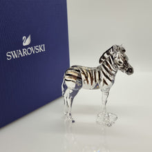 Lade das Bild in den Galerie-Viewer, SWAROVSKI SCS Zebra Baby Zuri zur Jahresfigur Amai 2021
