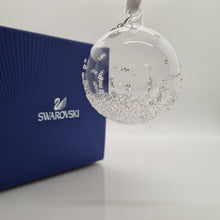 Lade das Bild in den Galerie-Viewer, SWAROVSKI Weihnachtskugel Klein 2015 - 2017 5135841
