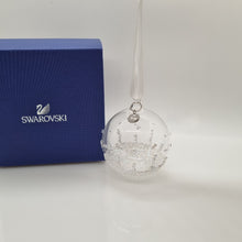 Lade das Bild in den Galerie-Viewer, SWAROVSKI Weihnachtskugel Klein 2015 - 2017 5135841
