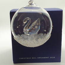 Lade das Bild in den Galerie-Viewer, SWAROVSKI Weihnachtskugel 2020 Groß Schwan
