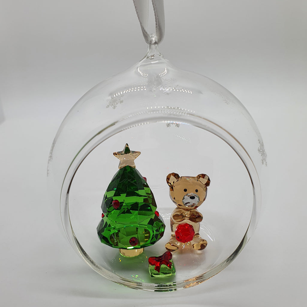 SWAROVSKI Weihnachtskugel Weihnachtsszene Teddybär 5533942